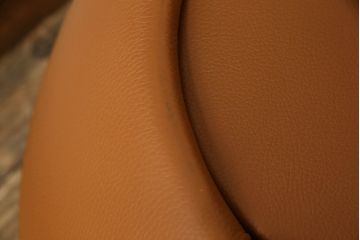 中古　美品　デセデ(de Sede)　フーゴ・デ・ロイターデザイン　DS-166　ゆったりとしたくつろぎの時間を演出する総本革張りの1人掛けリクライニングソファ&オットマンセット(レザー、スツール、1P)(定価約120万円)(R-059263)