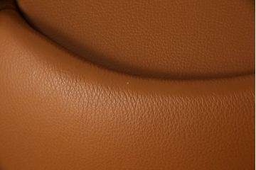 中古　美品　デセデ(de Sede)　フーゴ・デ・ロイターデザイン　DS-166　ゆったりとしたくつろぎの時間を演出する総本革張りの1人掛けリクライニングソファ&オットマンセット(レザー、スツール、1P)(定価約120万円)(R-059263)