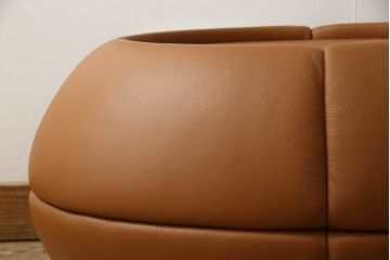 中古　美品　デセデ(de Sede)　フーゴ・デ・ロイターデザイン　DS-166　ゆったりとしたくつろぎの時間を演出する総本革張りの1人掛けリクライニングソファ&オットマンセット(レザー、スツール、1P)(定価約120万円)(R-059263)