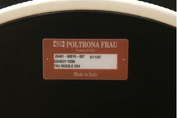 中古　美品　Poltrona Frau(ポルトローナフラウ)　Carlo Colombo(カルロ・コンボ)デザイン　TAVOLO REGOLO(タボロ レゴロ)　異素材の組み合わせがスタイリッシュな雰囲気を高めるサイドテーブル(ラウンドテーブル、コーヒーテーブル、ローテーブル)(定価約30万円)(R-059267)
