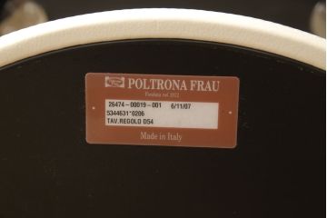中古　Poltrona Frau(ポルトローナフラウ)　Carlo Colombo(カルロ・コンボ)デザイン　TAVOLO REGOLO(タボロ レゴロ)　異素材の組み合わせがスタイリッシュな雰囲気を高めるサイドテーブル(ラウンドテーブル、コーヒーテーブル、ローテーブル)(定価約30万円)(R-059268)