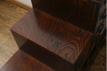 中古　美品　岩谷堂箪笥　黒々とした金具が存在感を放つ階段箪笥(和タンス、収納箪笥)(R-059272)