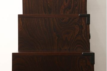 中古　美品　岩谷堂箪笥　黒々とした金具が存在感を放つ階段箪笥(和タンス、収納箪笥)(R-059272)