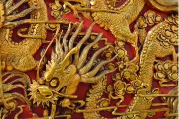 ヴィンテージ家具　超激レア!!　中国美術　王座デザイン　皇帝　黄金に輝く龍の彫刻が高貴な雰囲気を高める3人掛けソファ(ソファベンチ、3P、ビンテージ、チェア、イス、椅子)(R-059282)