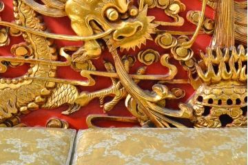ヴィンテージ家具　超激レア!!　中国美術　王座デザイン　皇帝　黄金に輝く龍の彫刻が高貴な雰囲気を高める3人掛けソファ(ソファベンチ、3P、ビンテージ、チェア、イス、椅子)(R-059282)