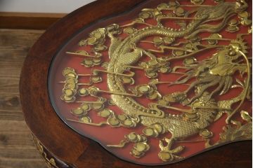 ヴィンテージ家具　超激レア!!　中国美術　王座デザイン　皇帝　まるで美術品のよう、黄金に輝く龍の彫刻が魅力的なセンターテーブル(コーヒーテーブル、ローテーブル、リビングテーブル、ビンテージ)(R-059283)