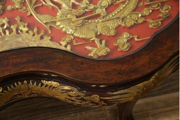 ヴィンテージ家具　超激レア!!　中国美術　王座デザイン　皇帝　まるで美術品のよう、黄金に輝く龍の彫刻が魅力的なセンターテーブル(コーヒーテーブル、ローテーブル、リビングテーブル、ビンテージ)(R-059283)