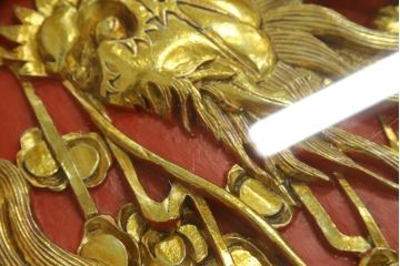 ヴィンテージ家具　超激レア!!　中国美術　王座デザイン　皇帝　まるで美術品のよう、黄金に輝く龍の彫刻が魅力的なセンターテーブル(コーヒーテーブル、ローテーブル、リビングテーブル、ビンテージ)(R-059283)