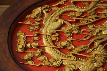 ヴィンテージ家具　超激レア!!　中国美術　王座デザイン　皇帝　まるで美術品のよう、黄金に輝く龍の彫刻が魅力的なセンターテーブル(コーヒーテーブル、ローテーブル、リビングテーブル、ビンテージ)(R-059283)