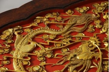 ヴィンテージ家具　超激レア!!　中国美術　王座デザイン　皇帝　まるで美術品のよう、黄金に輝く龍の彫刻が魅力的なセンターテーブル(コーヒーテーブル、ローテーブル、リビングテーブル、ビンテージ)(R-059283)
