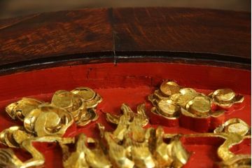 ヴィンテージ家具　超激レア!!　中国美術　王座デザイン　皇帝　まるで美術品のよう、黄金に輝く龍の彫刻が魅力的なセンターテーブル(コーヒーテーブル、ローテーブル、リビングテーブル、ビンテージ)(R-059283)