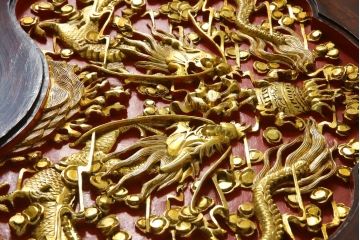 ヴィンテージ家具　超激レア!!　中国美術　王座デザイン　皇帝　まるで美術品のよう、黄金に輝く龍の彫刻が魅力的なセンターテーブル(コーヒーテーブル、ローテーブル、リビングテーブル、ビンテージ)(R-059283)