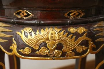 ヴィンテージ家具　超激レア!!　中国美術　王座デザイン　皇帝　まるで美術品のよう、黄金に輝く龍の彫刻が魅力的なサイドテーブル(コーヒーテーブル、ナイトテーブル、花台、電話台、ビンテージ)(R-059284)