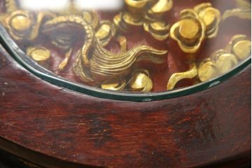 ヴィンテージ家具　超激レア!!　中国美術　王座デザイン　皇帝　まるで美術品のよう、黄金に輝く龍の彫刻が魅力的なサイドテーブル(コーヒーテーブル、ナイトテーブル、花台、電話台、ビンテージ)(R-059284)