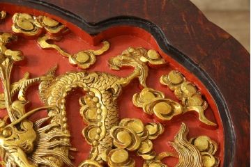 ヴィンテージ家具　超激レア!!　中国美術　王座デザイン　皇帝　まるで美術品のよう、黄金に輝く龍の彫刻が魅力的なサイドテーブル(コーヒーテーブル、ナイトテーブル、花台、電話台、ビンテージ)(R-059284)