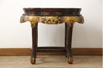 ヴィンテージ家具　超激レア!!　中国美術　王座デザイン　皇帝　まるで美術品のよう、黄金に輝く龍の彫刻が魅力的なサイドテーブル(コーヒーテーブル、ナイトテーブル、花台、電話台、ビンテージ)(R-059284)