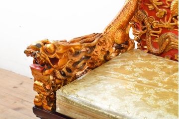 ヴィンテージ家具　超激レア!!　中国美術　王座デザイン　皇帝　黄金に輝く龍の彫刻が高貴な雰囲気を高める1人掛けソファ(1P、ビンテージ、アームソファ、アームチェア、イス、椅子)(R-059285)