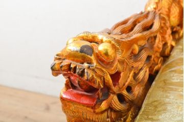 ヴィンテージ家具　超激レア!!　中国美術　王座デザイン　皇帝　黄金に輝く龍の彫刻が高貴な雰囲気を高める1人掛けソファ(1P、ビンテージ、アームソファ、アームチェア、イス、椅子)(R-059285)