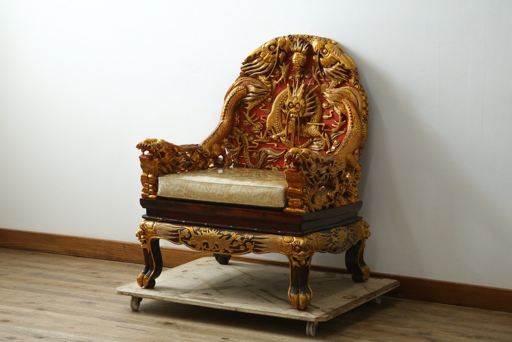 ヴィンテージ家具　超激レア!!　中国美術　皇帝・王座デザイン　黄金に輝く龍の彫刻が高貴なチェア　(R-059286)