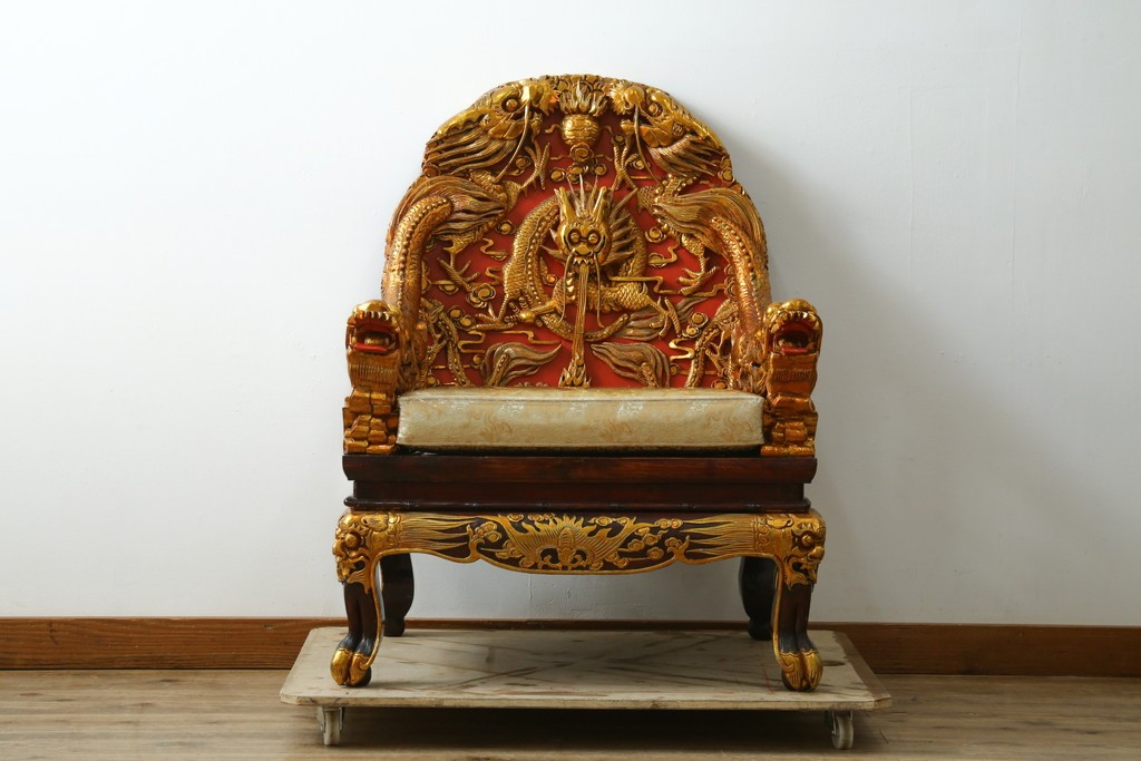 ヴィンテージ家具　超激レア!!　中国美術　皇帝・王座デザイン　黄金に輝く龍の彫刻が高貴なチェア　(R-059286)