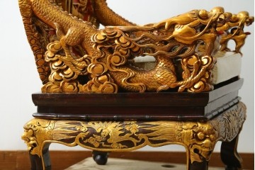 ヴィンテージ家具　超激レア!!　中国美術　皇帝・王座デザイン　黄金に輝く龍の彫刻が高貴なチェア　(R-059286)