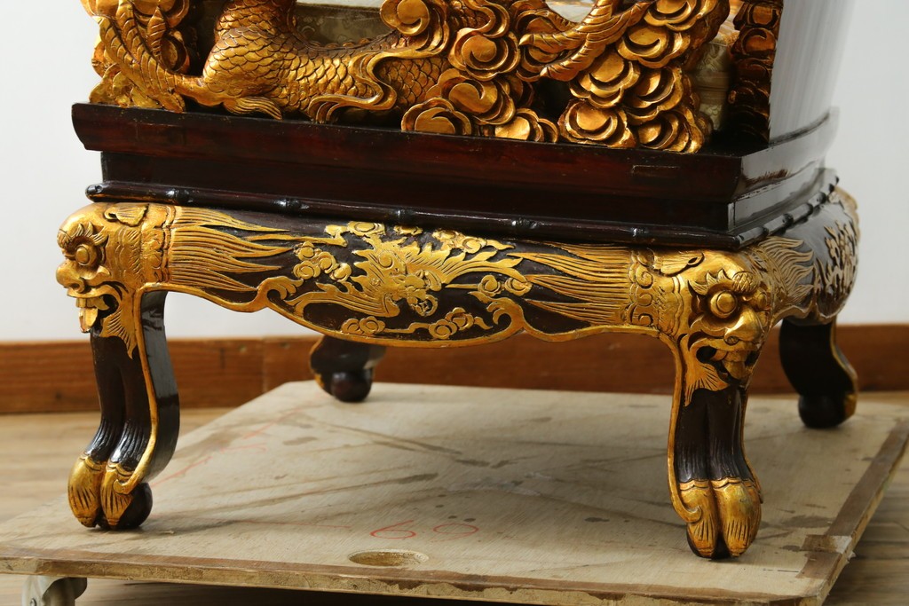 ヴィンテージ家具　超激レア!!　中国美術　皇帝・王座デザイン　黄金に輝く龍の彫刻が高貴なチェア　(R-059286)