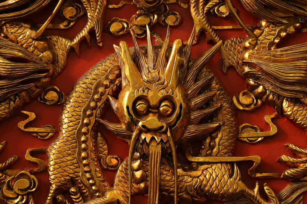 ヴィンテージ家具　超激レア!!　中国美術　皇帝・王座デザイン　黄金に輝く龍の彫刻が高貴なチェア　(R-059286)