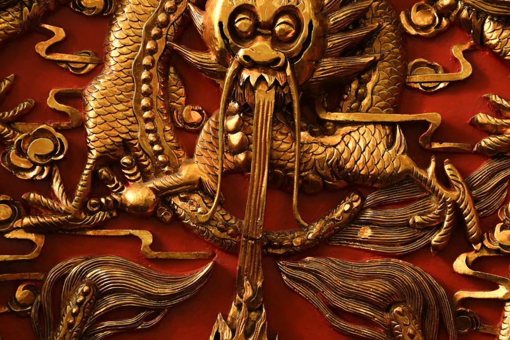 ヴィンテージ家具　超激レア!!　中国美術　皇帝・王座デザイン　黄金に輝く龍の彫刻が高貴なチェア　(R-059286)
