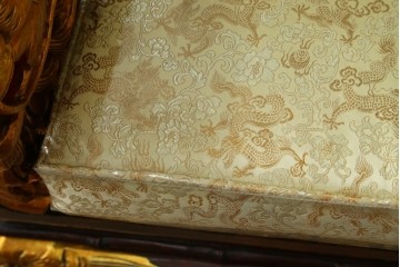 ヴィンテージ家具　超激レア!!　中国美術　皇帝・王座デザイン　黄金に輝く龍の彫刻が高貴なチェア　(R-059286)