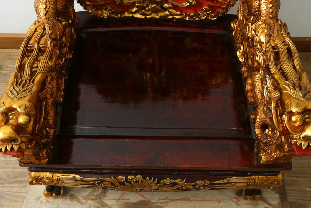 ヴィンテージ家具　超激レア!!　中国美術　皇帝・王座デザイン　黄金に輝く龍の彫刻が高貴なチェア　(R-059286)