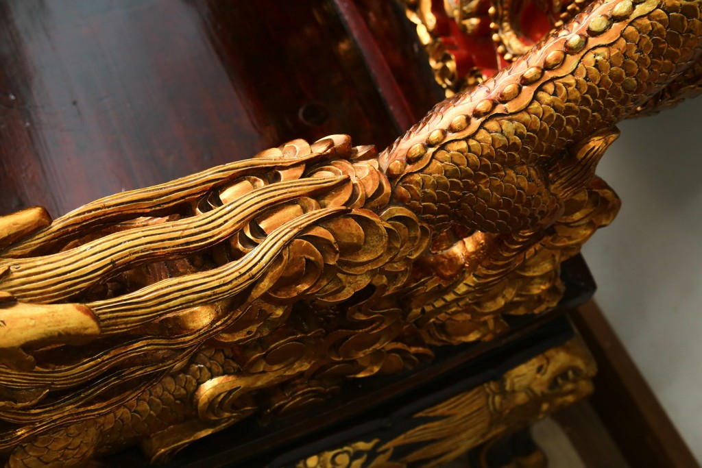 ヴィンテージ家具　超激レア!!　中国美術　皇帝・王座デザイン　黄金に輝く龍の彫刻が高貴なチェア　(R-059286)