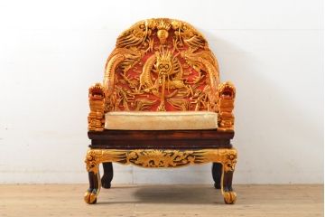 ヴィンテージ家具　超激レア!!　中国美術　王座デザイン　皇帝　黄金に輝く龍の彫刻が高貴な雰囲気を高める1人掛けソファ(1P、ビンテージ、アームソファ、アームチェア、イス、椅子)(R-059286)