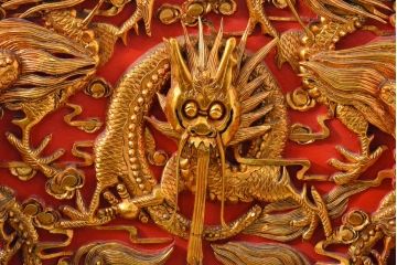 ヴィンテージ家具　超激レア!!　中国美術　王座デザイン　皇帝　黄金に輝く龍の彫刻が高貴な雰囲気を高める1人掛けソファ(1P、ビンテージ、アームソファ、アームチェア、イス、椅子)(R-059286)