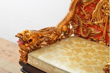 ヴィンテージ家具　超激レア!!　中国美術　王座デザイン　皇帝　黄金に輝く龍の彫刻が高貴な雰囲気を高める1人掛けソファ(1P、ビンテージ、アームソファ、アームチェア、イス、椅子)(R-059286)