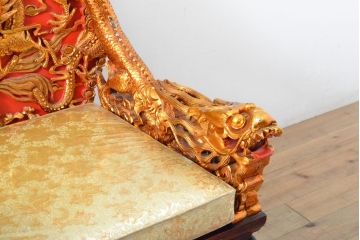 ヴィンテージ家具　超激レア!!　中国美術　王座デザイン　皇帝　黄金に輝く龍の彫刻が高貴な雰囲気を高める1人掛けソファ(1P、ビンテージ、アームソファ、アームチェア、イス、椅子)(R-059286)