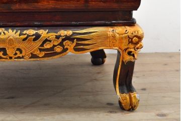 ヴィンテージ家具　超激レア!!　中国美術　王座デザイン　皇帝　黄金に輝く龍の彫刻が高貴な雰囲気を高める1人掛けソファ(1P、ビンテージ、アームソファ、アームチェア、イス、椅子)(R-059286)