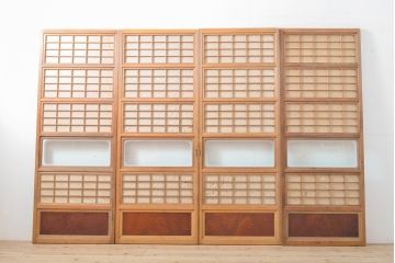 アンティーク建具　昭和初期　高級品!　幅狭タイプ　和の雰囲気を高める裏障子付き格子戸4枚セット(帯ガラス戸、引き戸、障子戸、建具)(R-059288)