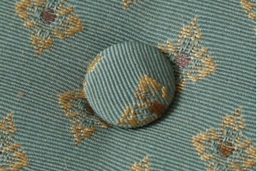 中古　美品　メデア(Medea)　上品でクラシカルな雰囲気が魅力のチェア4脚セット　定価4脚で約92万円　(R-059304)