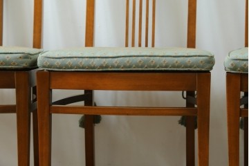中古　美品　メデア(Medea)　上品でクラシカルな雰囲気が魅力のチェア4脚セット　定価4脚で約92万円　(R-059304)