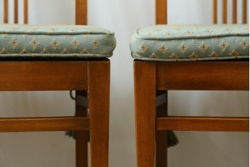 中古　美品　メデア(Medea)　上品でクラシカルな雰囲気が魅力のチェア4脚セット　定価4脚で約92万円　(R-059304)