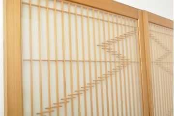 中古　美品　最高級　シンメトリーなデザインが目を引く組子入りガラス帯戸2枚セット(帯戸、引き戸、ガラス戸、建具)(R-059305)