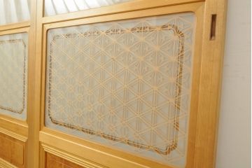 中古　美品　最高級　シンメトリーなデザインが目を引く組子入りガラス帯戸2枚セット(帯戸、引き戸、ガラス戸、建具)(R-059305)