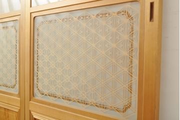 中古　美品　最高級　シンメトリーなデザインが目を引く組子入りガラス帯戸2枚セット(帯戸、引き戸、ガラス戸、建具)(R-059308)