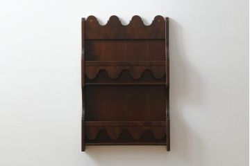 中古　美品　松本民芸家具　クラシカルで華やかな印象のウォールラック(壁掛けラック、吊り棚、レターホルダー)(R-059311)