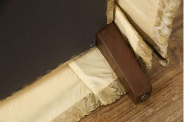中古　美品　DREXEL HERITAGE(ドレクセルヘリテイジ)　クッション付き　上品な空間を演出する3人掛けソファ(三人掛けソファ、3P)(R-059320)