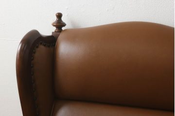 中古　美品　希少な絶版品　モリシゲ(MORISHIGE/森繁)　本革(レザー)　クラシカルな空間を演出する凝ったデザインが魅力の3人掛けソファ(三人掛け、3P)(定価約80万円)(R-059321)