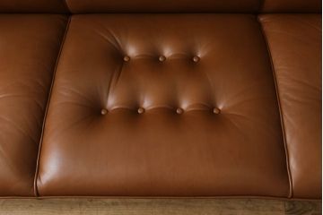 中古　美品　希少な絶版品　モリシゲ(MORISHIGE/森繁)　本革(レザー)　クラシカルな空間を演出する凝ったデザインが魅力の3人掛けソファ(三人掛け、3P)(定価約80万円)(R-059321)
