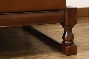 中古　美品　希少な絶版品　モリシゲ(MORISHIGE/森繁)　本革(レザー)　クラシカルな空間を演出する凝ったデザインが魅力の3人掛けソファ(三人掛け、3P)(定価約80万円)(R-059321)