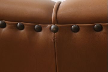 中古　美品　希少な絶版品　モリシゲ(MORISHIGE/森繁)　本革(レザー)　クラシカルな空間を演出する凝ったデザインが魅力の3人掛けソファ(三人掛け、3P)(定価約80万円)(R-059321)