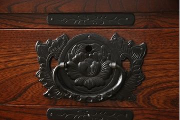 中古　美品　岩谷堂箪笥　風格のある佇まいが魅力的な衣装箪笥(収納タンス、和箪笥、整理箪笥、引き出し)(R-059337)